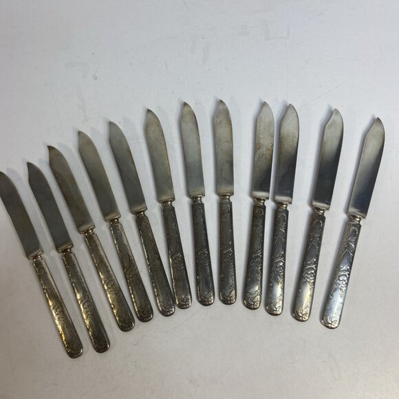 Set Of 12 Antique Butter Knives 1835 R. Wallace Silver Plate Ornate Handle - Picture 5 of 10